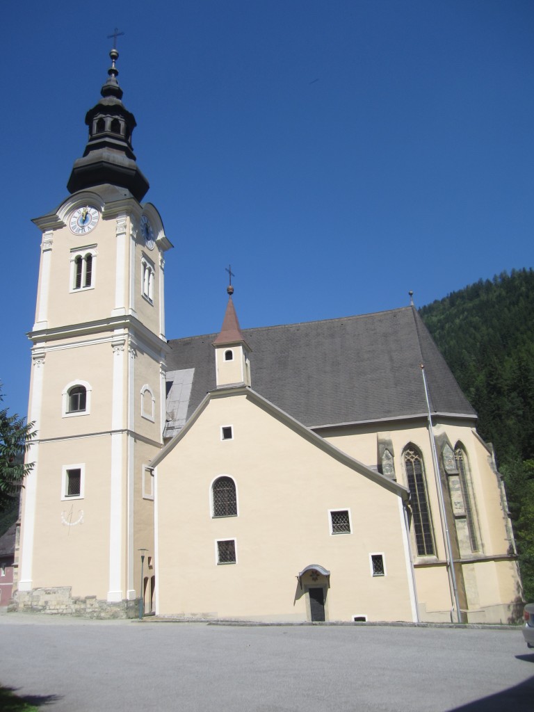 St. Erhard, hochgotische Pfarrkirche St. Erhard, erbaut im 14. Jahrhundert, im 17. Jahrhundert Anbau der Marien- und St. Leonhard Kapelle, Bezirk Bruck (18.08.2013)