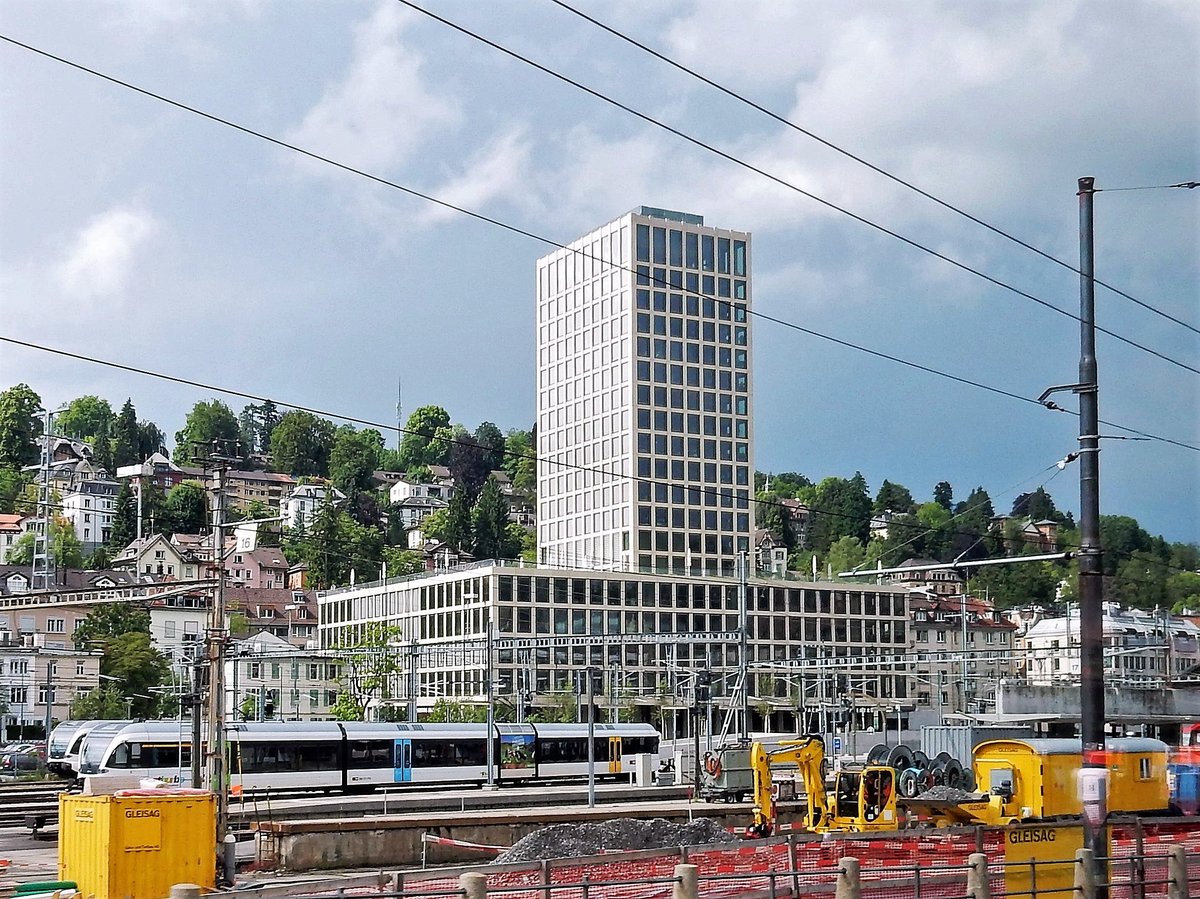 St. Gallen, Fachhochschulzentrum der FHS, unmittelbar neben dem Bahnhof. Nach vier Jahren Bauzeit, offiziell eingeweiht am 05.07.2013. Aufgenommen am 18.06.2016
