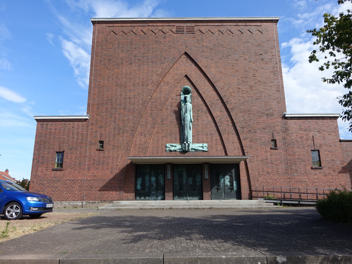 St. Ingbert, Pfarrkirche St. Hildegard, erbaut von 1928 bis 1929 durch Albert Bolet (14.07.2023)