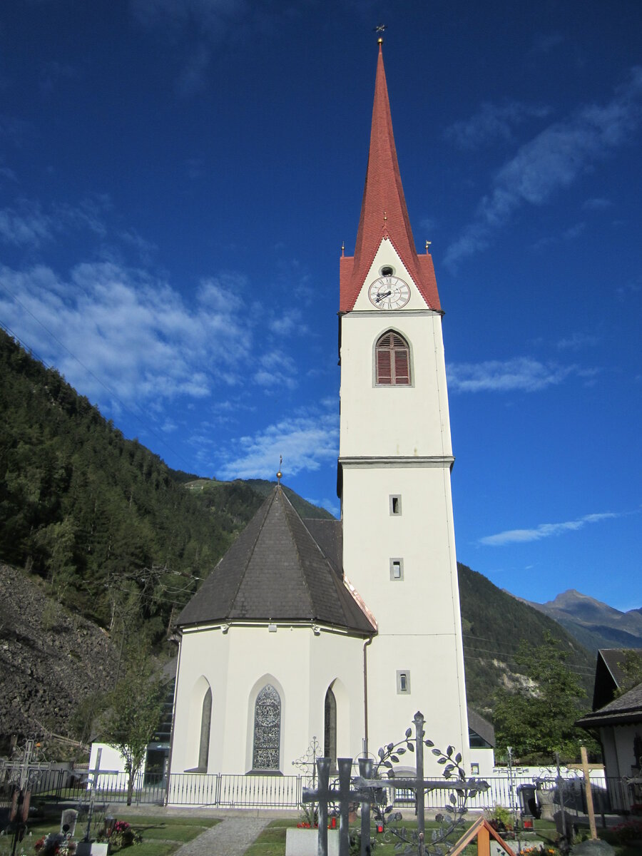 St. Johann im Walde, Pfarrkirche St. Johannes, Chor erbaut 1503, Langschiff erbaut von 1662 bis 1667  durch die Baumeister Leonhard Inwinkl und Mathes Platzer (21.09.2014)