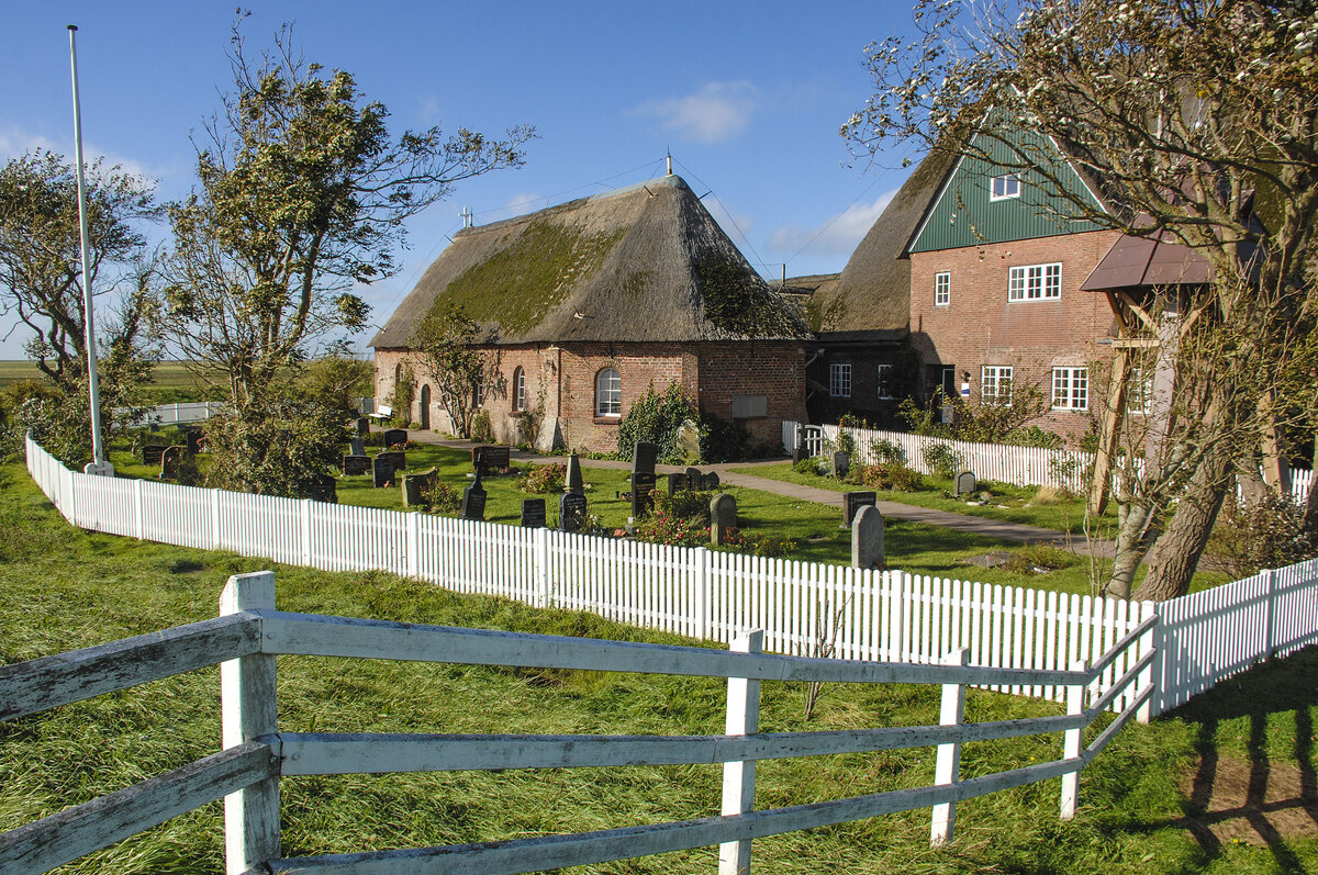 St.-Johannis-Kirche der Hallig Hooge. Aufnahme: 4. Oktober 2021.