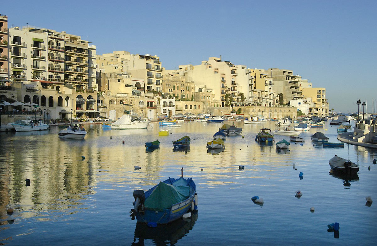 St. Julian's Bay in San Giljan - Malta. Aufnahme: Oktober 2005.