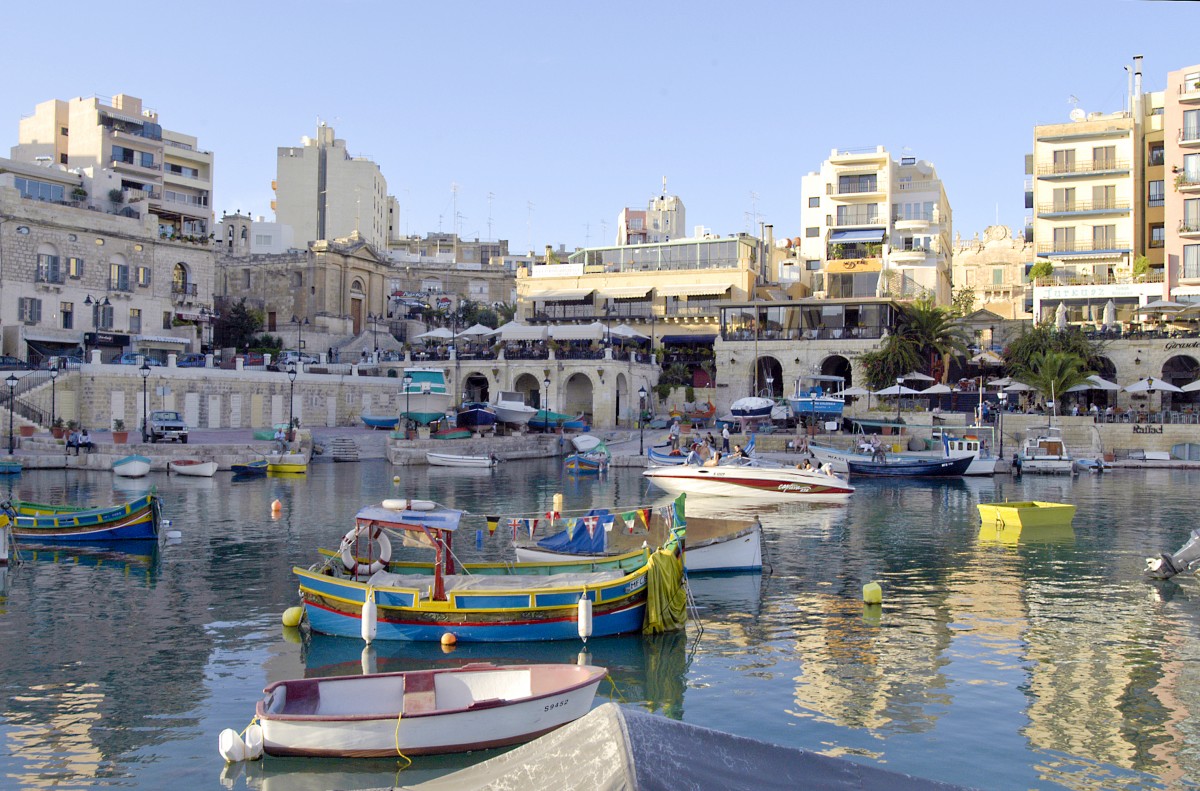 St. Julian's Bay in San Giljan - Malta. Aufnahme: Oktober 2005.