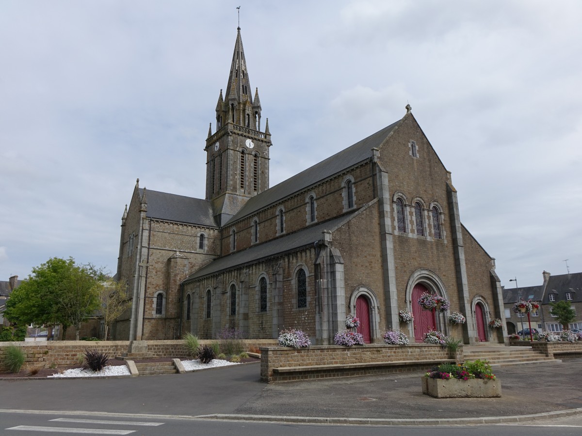 St. Martin Kirche am Place du General de Gaulle in Sourdeval (12.07.2015)