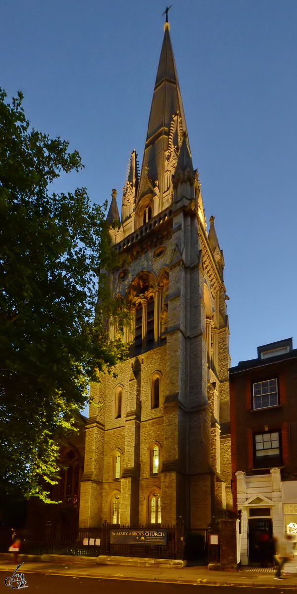 St Mary Abbots ist eine 1872 erbaute Kirche in London. (September 2013)