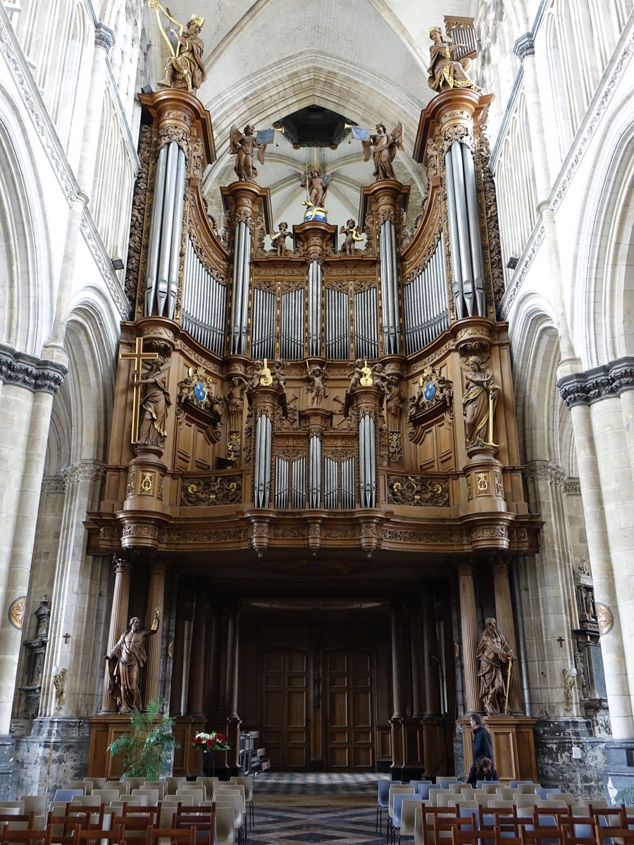St. Omer, Orgel in der Kathedrale Notre Dame, erbaut 1717 durch die Orgelbauer 
Thomas und Jean-Jacques Desfontaines (14.05.2016)