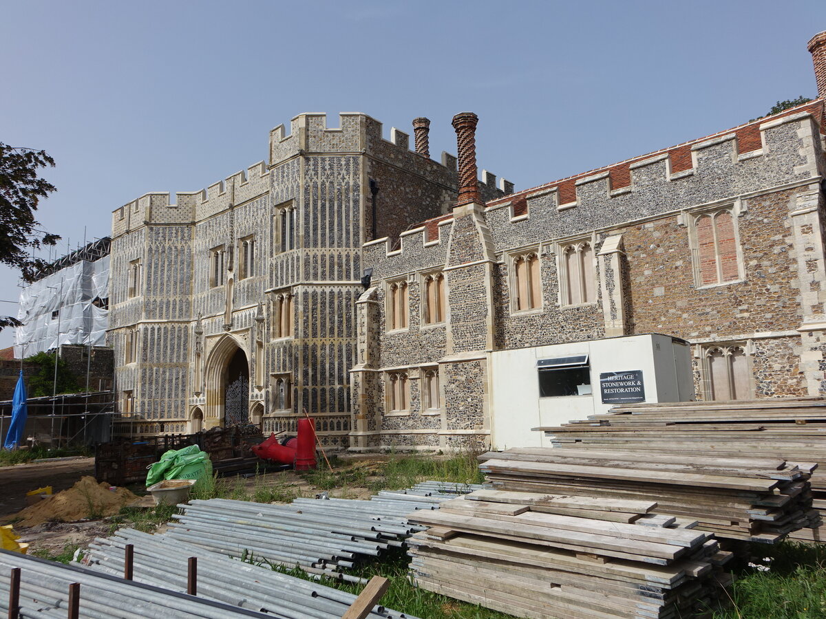 St. Osyth Priory, Torhaus erbaut im 15. Jahrhundert (06.09.2023)