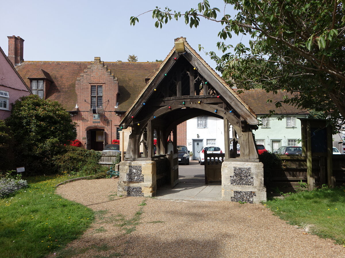 St. Osyth, Torhaus zum Friedhof am Church Square (06.09.2023)