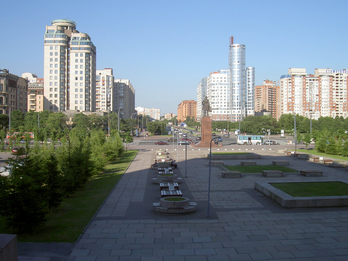 St. Petersburg, Blick vom Hotel Park Inn auf die Nahimova Strae (05.07.2010)