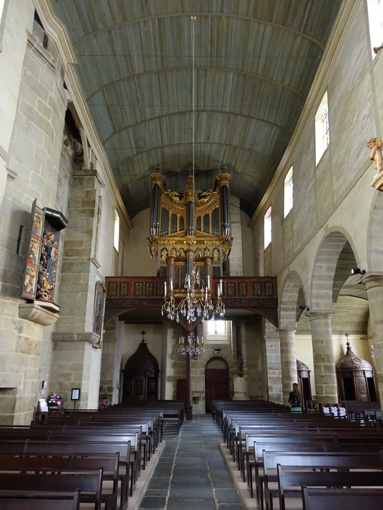 St. Thegonnec, Innenraum mit Orgel in der Pfarrkirche (14.07.2015)