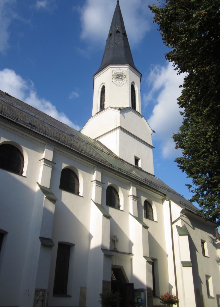 St. Veit an der Glan, Stadtpfarrkirche zur Hl. Dreifaltigkeit, erbaut ab 1131, sptromanische Chorturmkirche (02.10.2013)