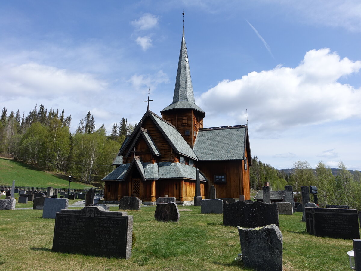 Stabkirke Hedalen, erbaut ab 1327, restauriert 1900 (25.05.2023)