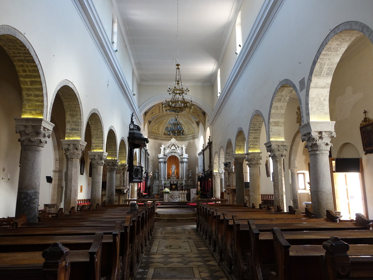 Stadt Krk, Innenraum mit barocken Hochaltar der Marienkathedrale (30.04.2017)