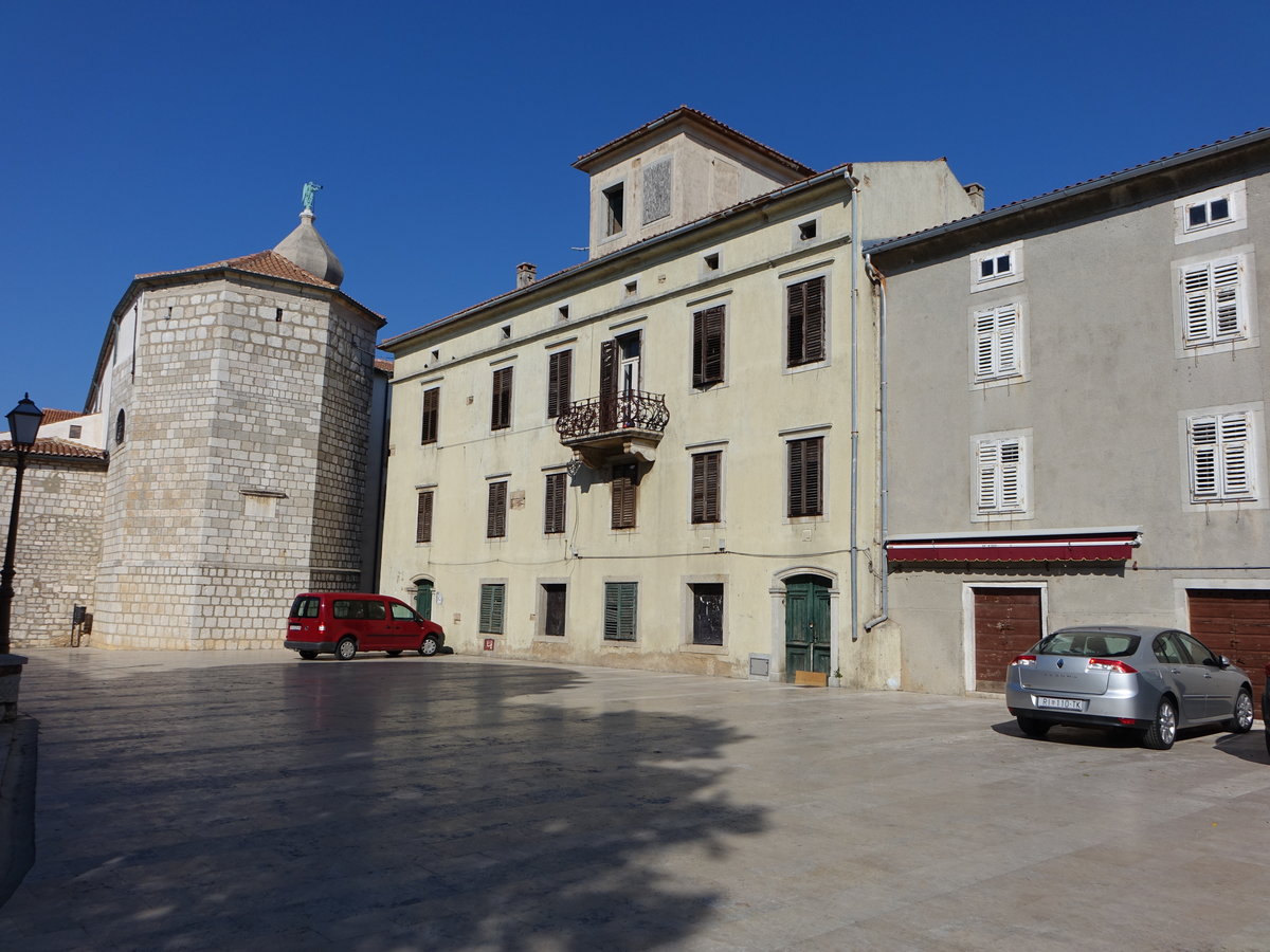 Stadt Krk, Palais am Kamplin Platz in der Altstadt (30.04.2017)