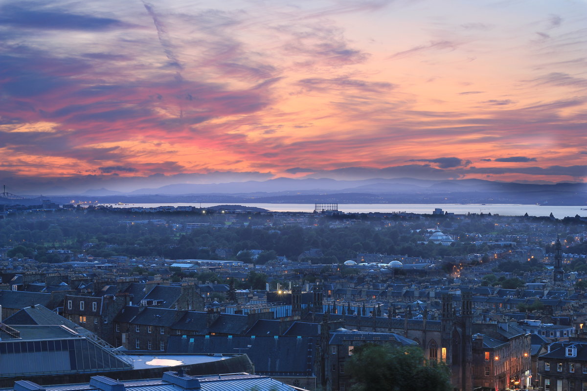 Stadtansicht von Edinburgh am 13.08.2019 von Calton Hill. 