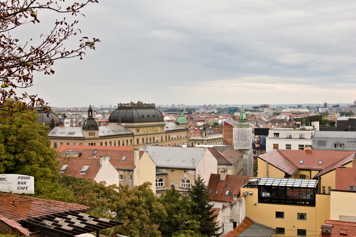 Stadtansicht von Zagreb, gesehen am 25.09.2022 von der Bergstation der rtlichen Standseilbahn gesehen. 