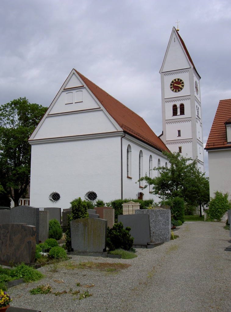 Stadtbergen, Alte Kath. Pfarrkirche St. Nikolaus, erbaut ab 1730 durch Matthias Kraus, Langhauserweiterung 1906, Turmerhhung 1940 durch Thomas Wechs (16.05.2014)