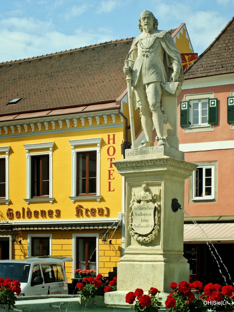 Stadtplatz Grein mit dem Meggaubrunnen   22.6.2013