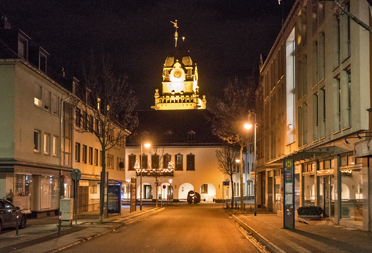 Stadtverwaltung/Brgerbro nachts in Euskirchen - 19.12.2020