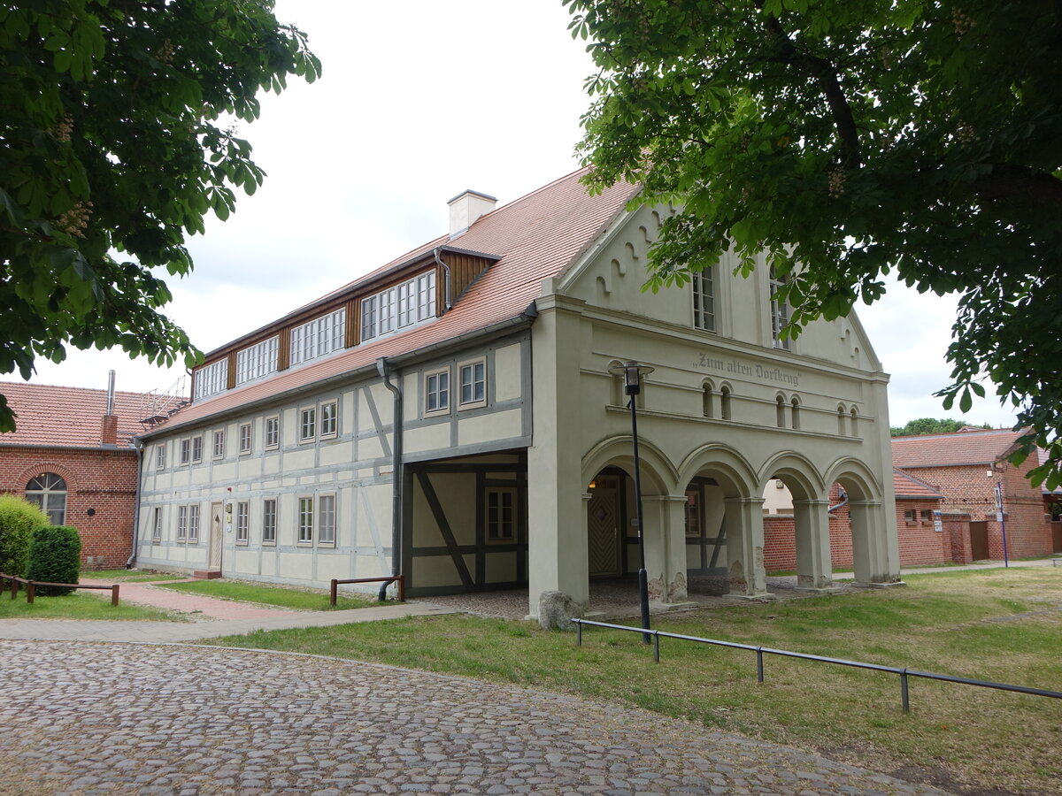 Staffelde, historisches Vorlaubenhaus, erbaut 1701 (30.05.2026)