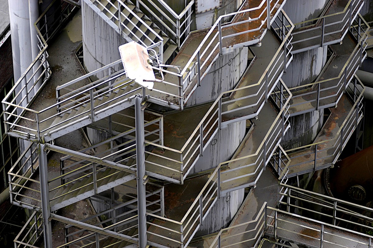 Stahltreppen im Landschaftspark Nord in Duisburg. Aufnahme: Mai 2007.