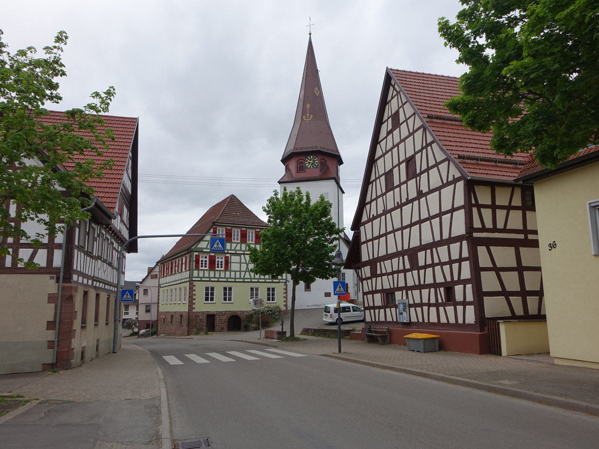 Stammheim, Ev. Martinskirche und Fischerhaus von 1569 (01.05.2018)