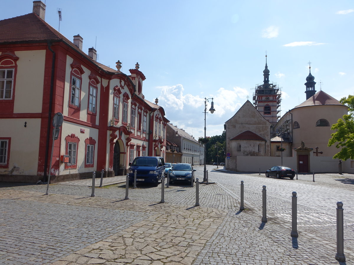 Stara Boleslav / Altbunzlau, St. Wenzel Kirche, St. Kliment Kirche und Dekanatsgebude am St. Vaclav Namesti (28.06.2020)