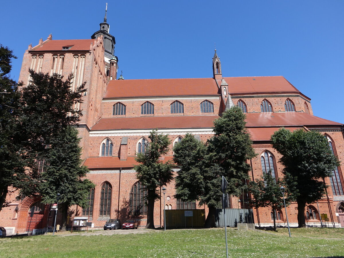 Stargard Szczecinski / Stargard, Pfarrkirche St. Marien, gotische Backstein Basilika, erbaut im 13. Jahrhundert (31.07.2021)