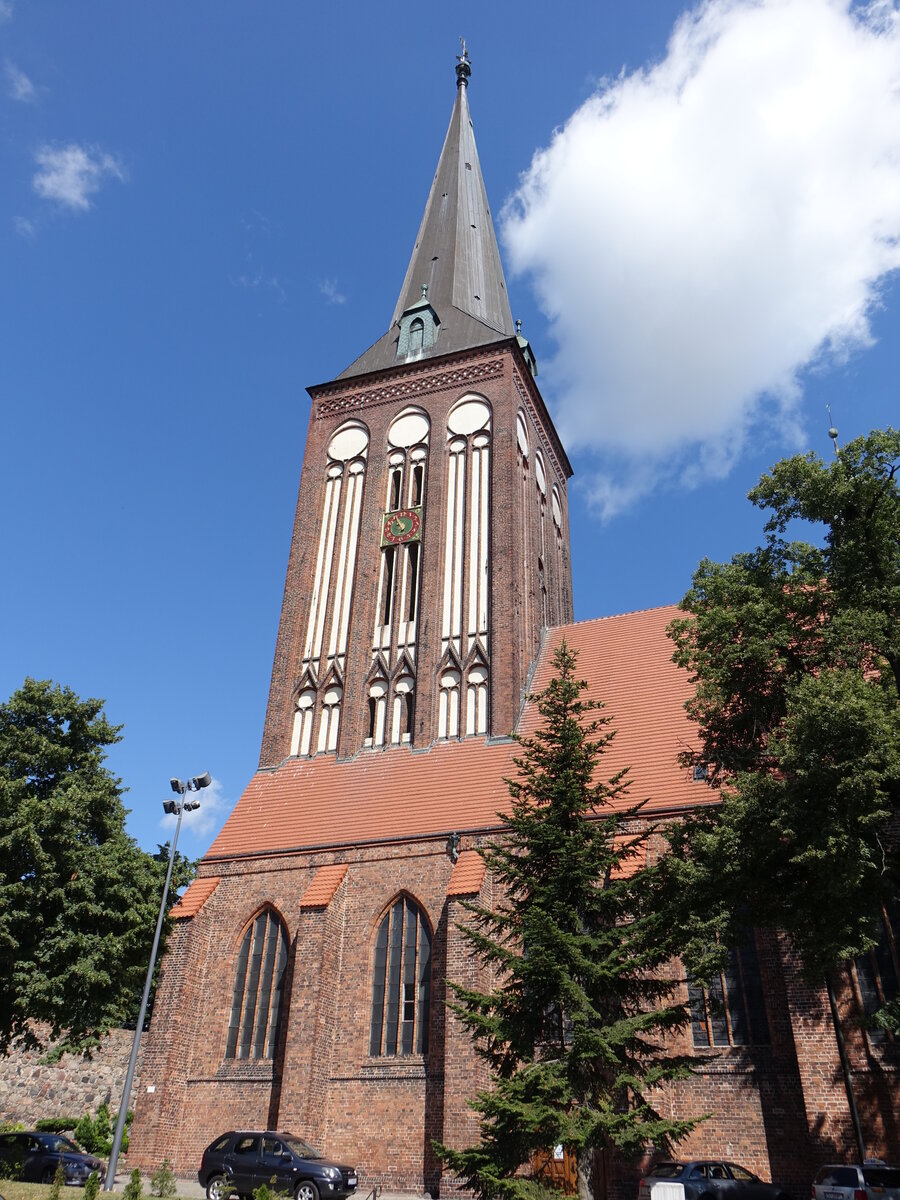 Stargard Szczecinski / Stargard, Pfarrkirche St. Johannes, erbaut im 15. Jahrhundert (31.07.2021)