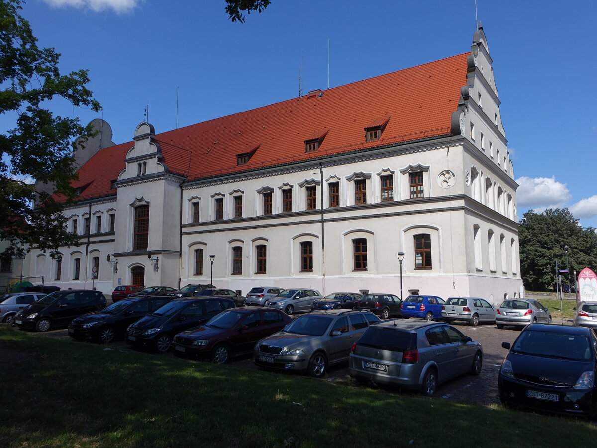 Stargard Szczecinski / Stargard, sptgotisches Rathaus, erbaut im 16. Jahrhundert, Umbau 1638 im Stil der Renaissance (31.07.2021)
