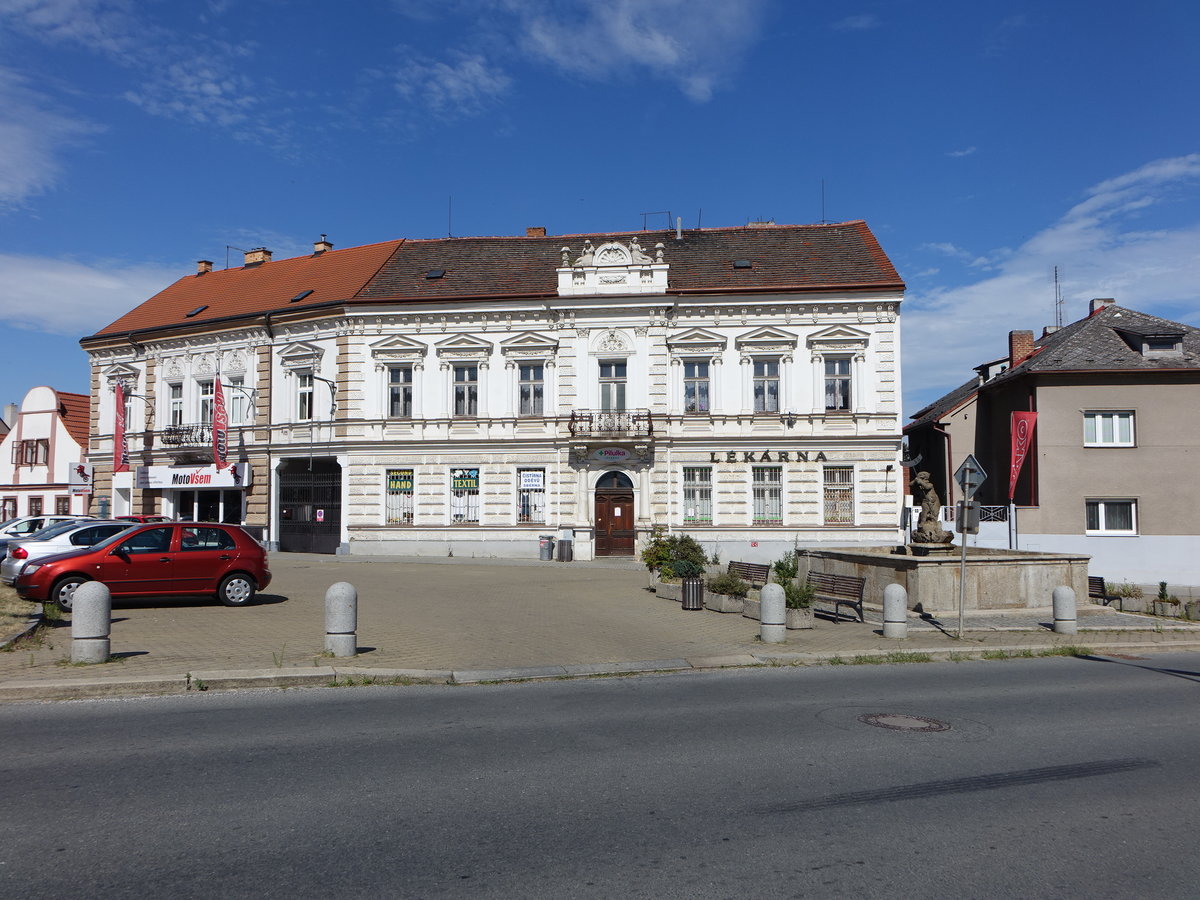 Stary Plzenec, historische Huser am Masarykovo Namesti (06.07.2019)