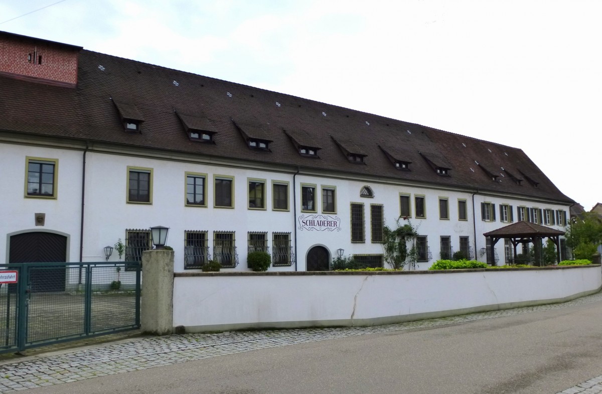 Staufen im Breisgau, Schladerer-das mittelstndische Unternehmen mit langer Tradition ist berregional bekannt fr feine Obstbrnde und Obstgeister, Aug.2013