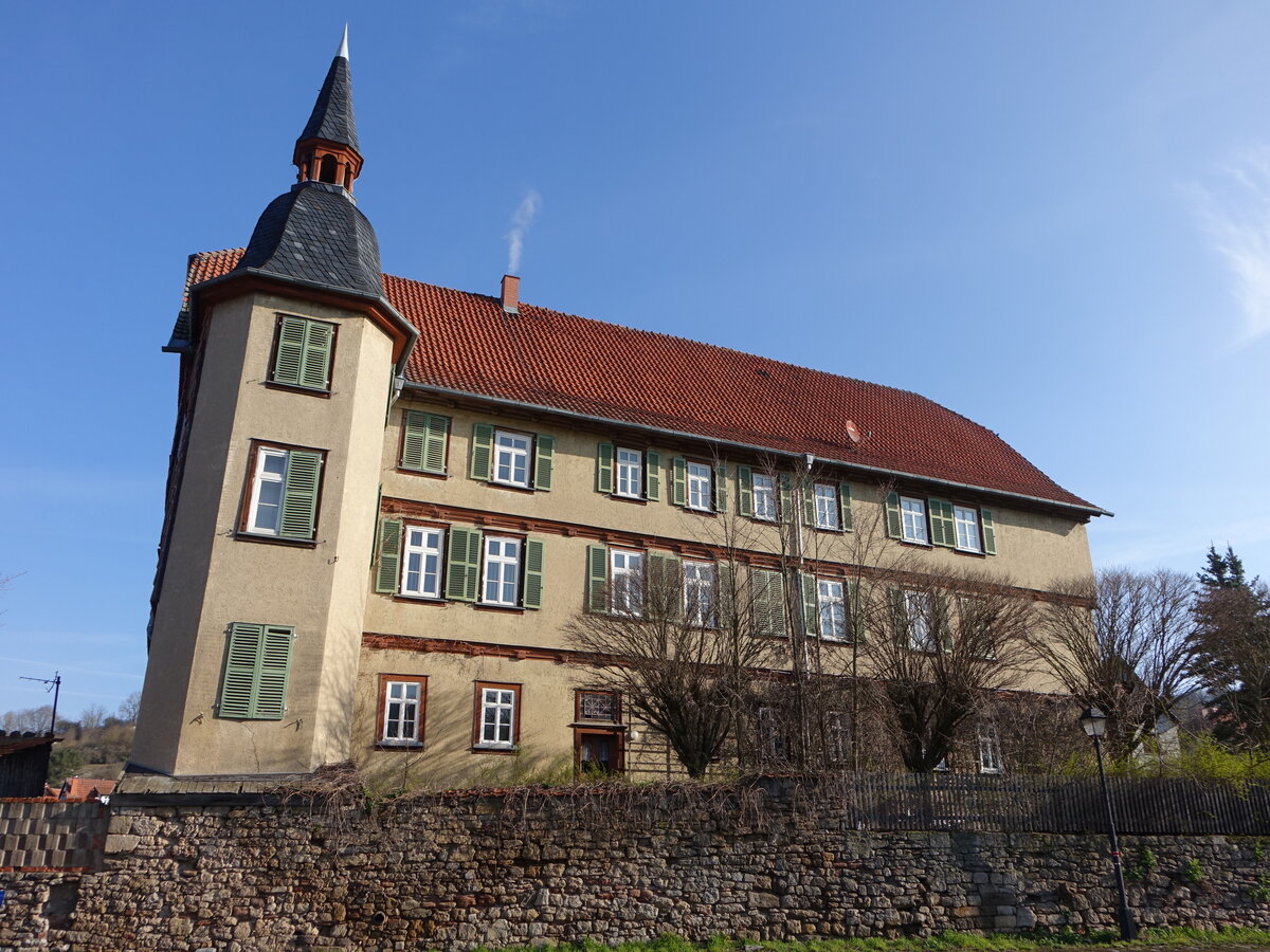 Stedtfeld, Unteres Schloss, erbaut 1667 durch Hans Joost II. von Boyneburgk, dreistckiger, verputzter Fachwerkbau (17.03.2024)