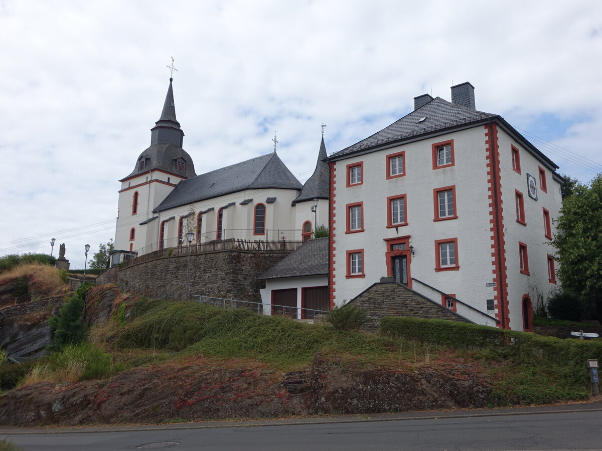 Steffeln, Pfarrkirche St. Michael und Akademie f�r Bildende Kunst, Kirche erbaut 1711 (20.07.2026)