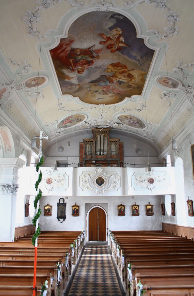 Stein im Allgu, Orgelempore und Deckengemlde in der Pfarrkirche St. Mauritius (12.10.2014)