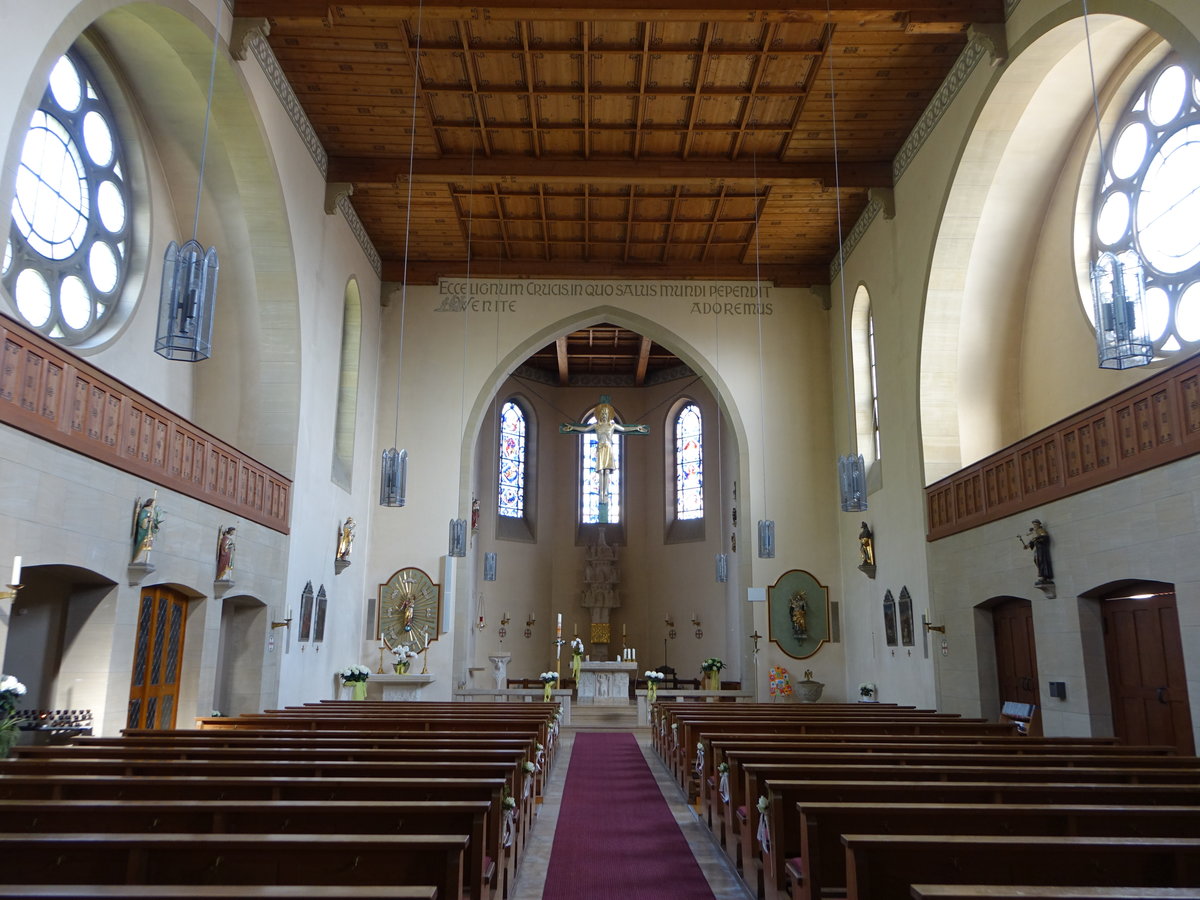 Stein am Kocher, neugotische Ausstattung in der Pfarrkirche Hl. Kreuz (29.04.2018)