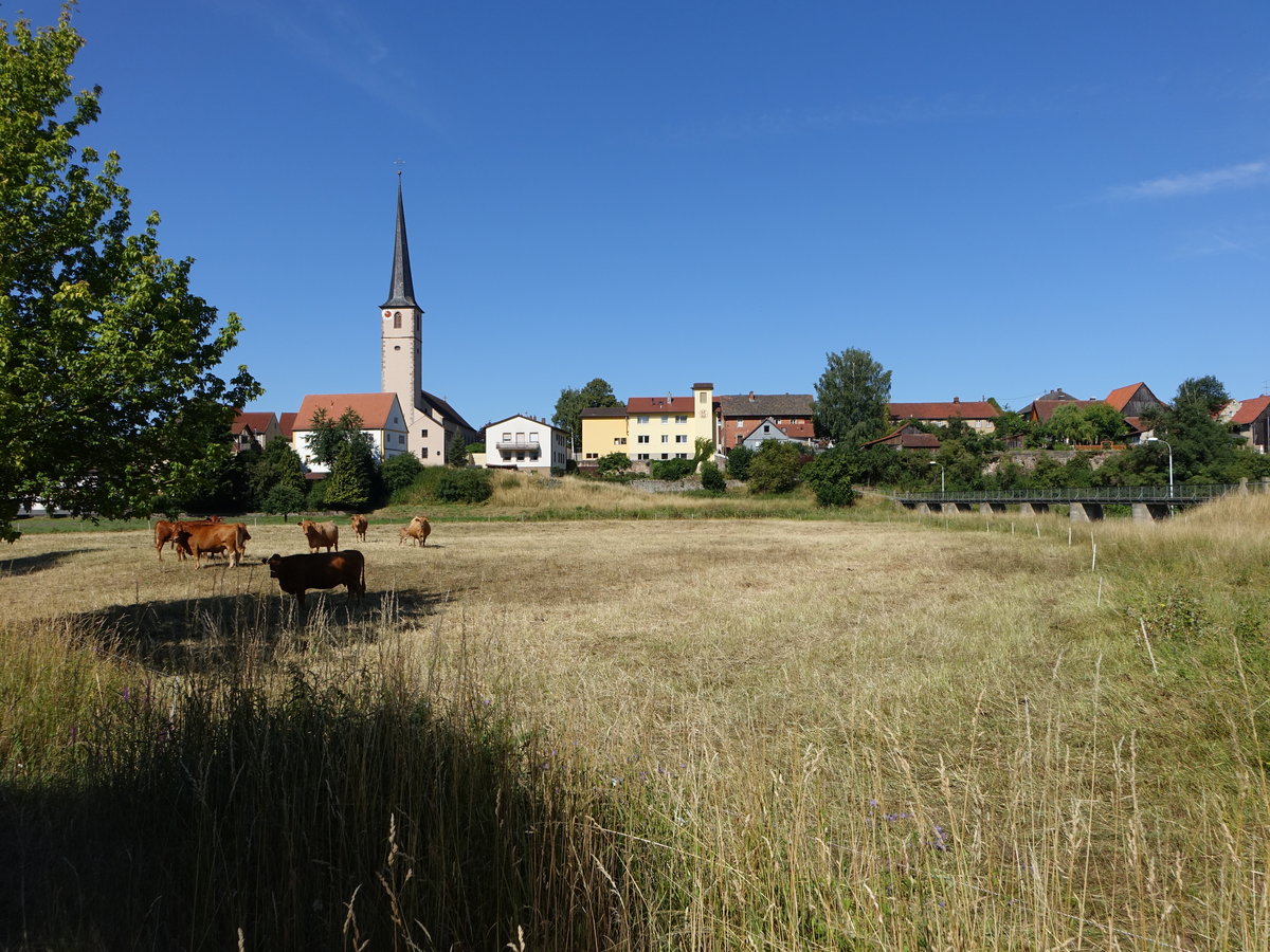 Steinach an der Saale, kath. Pfarrkirche St. Nikolaus, sptgotischer Saalbau mit eingezogenem Chor (08.07.2018)
