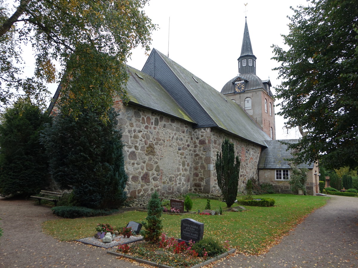 Steinbergkirche, evangelische Kirche St. Martin, romanische Feldsteinkirche, erbaut im 12. Jahrhundert (25.09.2020)