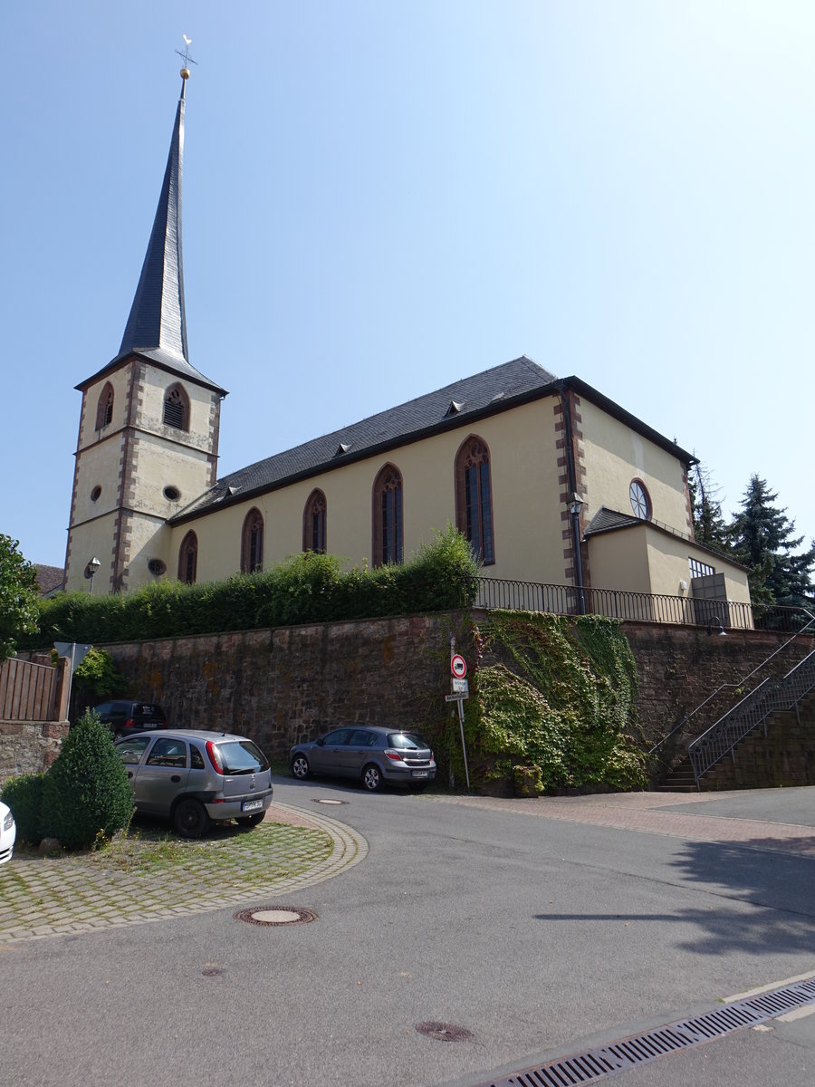 Steinfeld, kath. Pfarrkirche Maria Himmelfahrt, Saalkirche mit eingezogenem Rechteckchor und Walmdach, erbaut ab 1614 (15.08.2017)