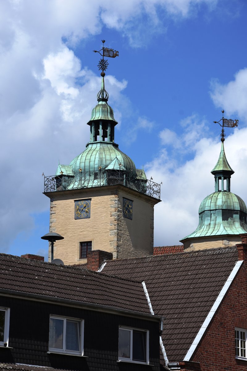 STEINFURT, Ortsteil Burgsteinfurt (Kreis Steinfurt), 13.05.2017, zwei unbekannte Turmspitzen in der Ortsmitte des Ortsteiles Burgsteinfurt