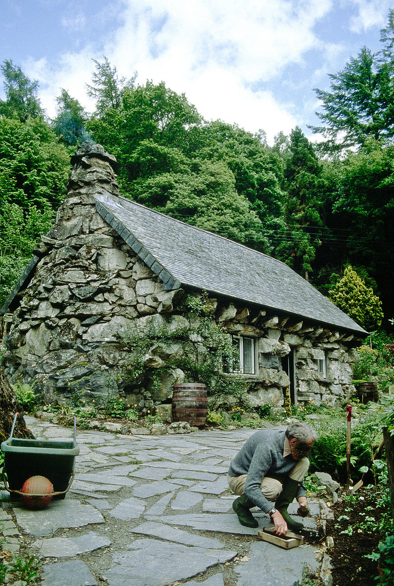 Steinhaus in Ffestiniog in North Wales. Bild vom Dia. Aufnahme: Juni 1991.