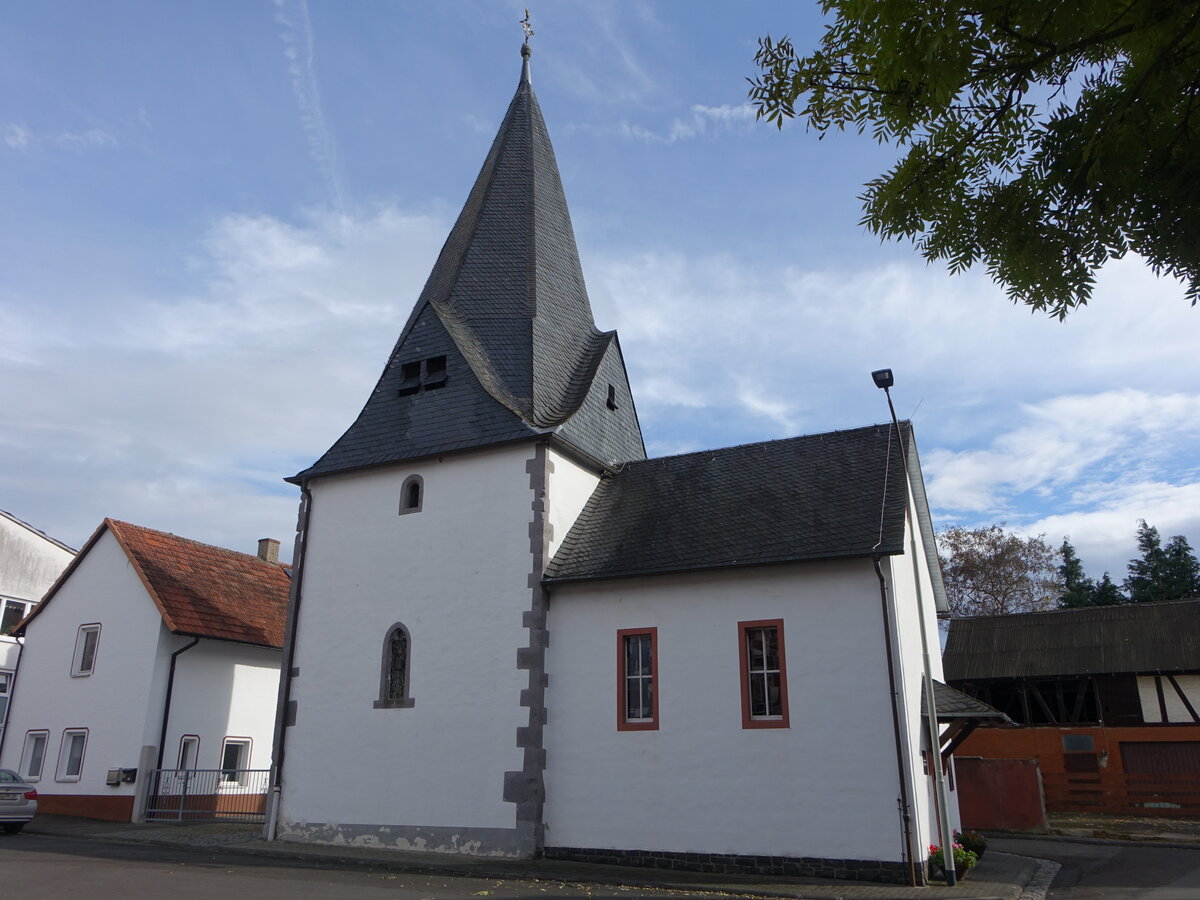 Steinheim, evangelische St. Katharina Kirche, frhgotische Chorturmkirche aus dem 13. Jahrhundert (31.10.2021)