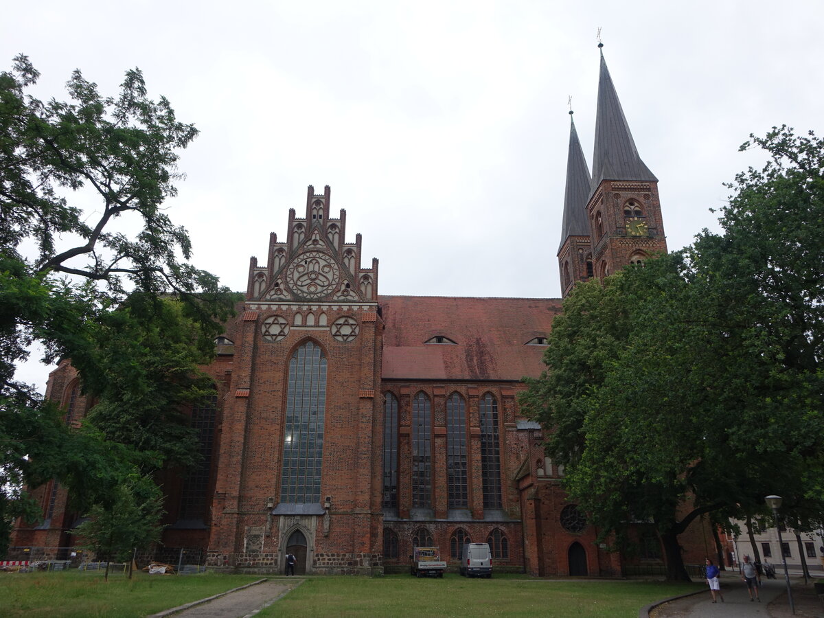 Stendal, Dom St. Nikolaus, sptgotische Backsteinkirche, erbaut ab 1423 (09.07.2025)