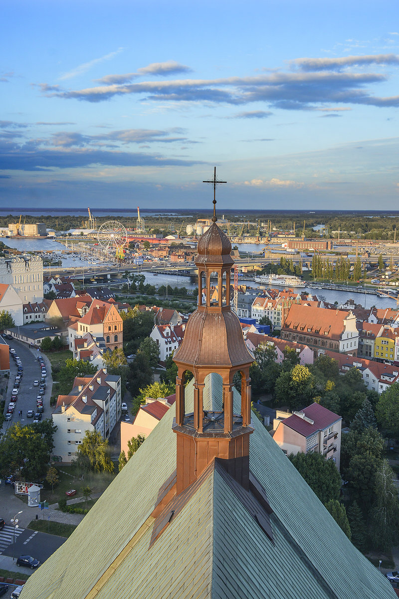 Stettin / Szczecin - Das Dach der Jakobikirche (Katedra Świętego Jakuba) vom Turm aus gesehen. Aufnahme: 10. August 2019.