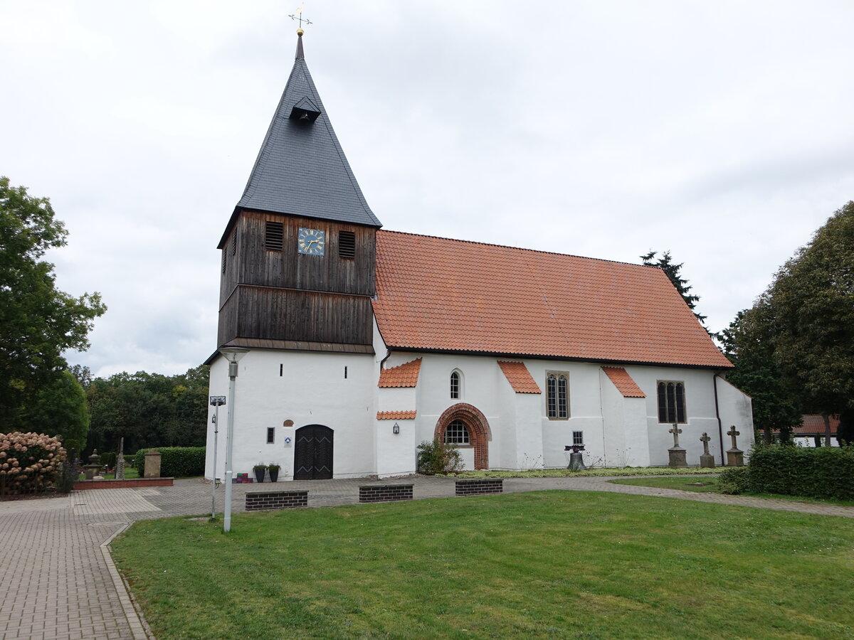 Steyerberg, St. Katharina Kirche, erbaut im 16. Jahrhundert, verputzter Massivbau mit einem hlzernen Turm (07.10.2021)