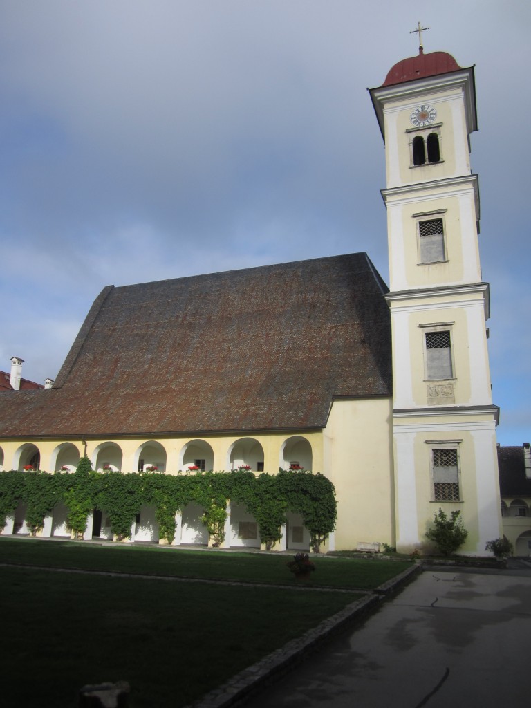 Stiftskirche St. Georgen, erbaut von 1654 bis 1658 durch den Baumeister Pietro 
Francesco Carlone im barocken Stil (02.10.2013)