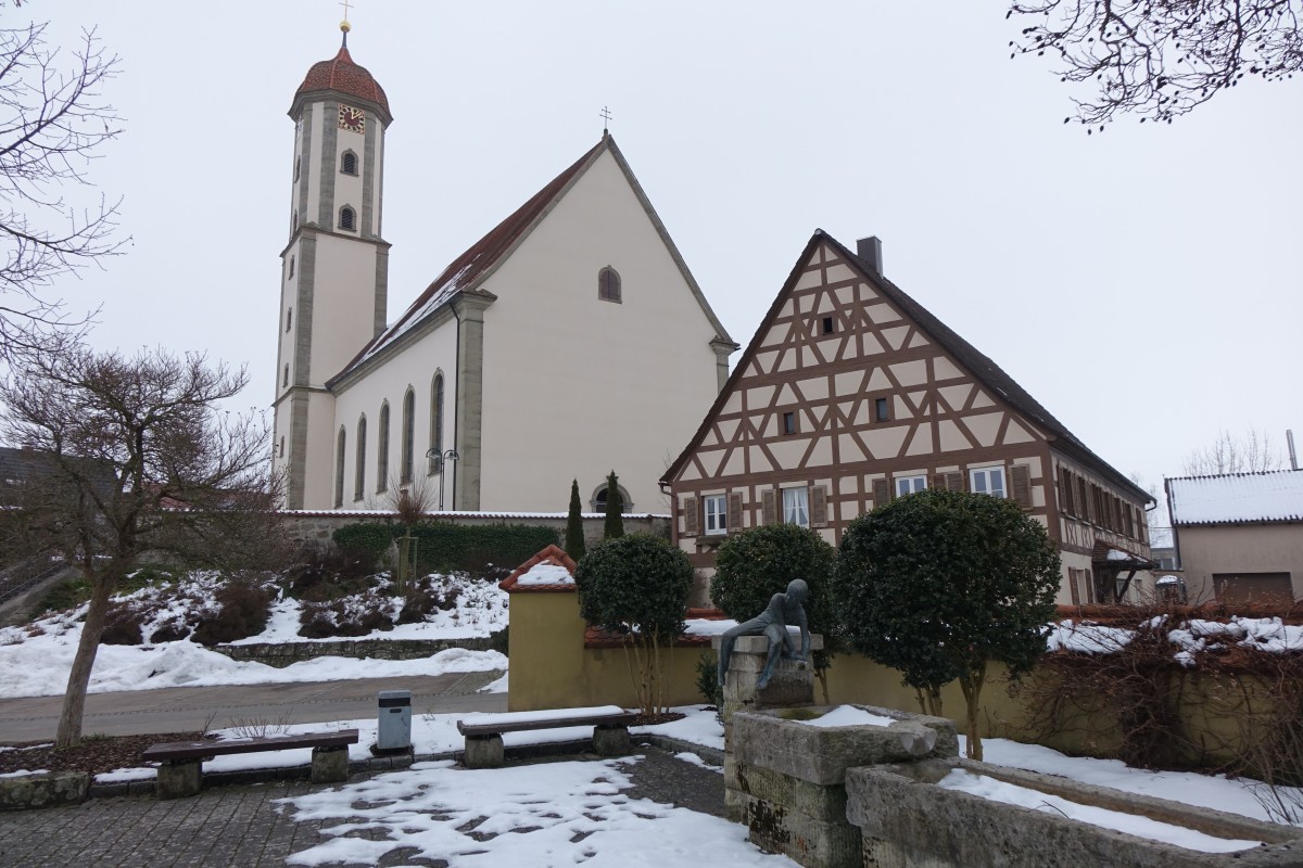 Stimpfach, St. Georg Kirche, erbaut von 1764 bis 1768 durch die Werksmeister Emer und Hfele (15.02.2015)