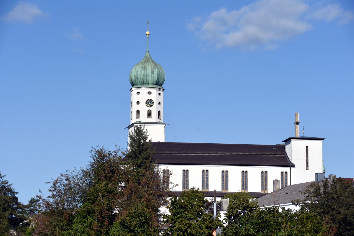 STOCKACH (Landkreis Konstanz), 15.09.2024, Blick auf die katholische Kirche St. Oswald