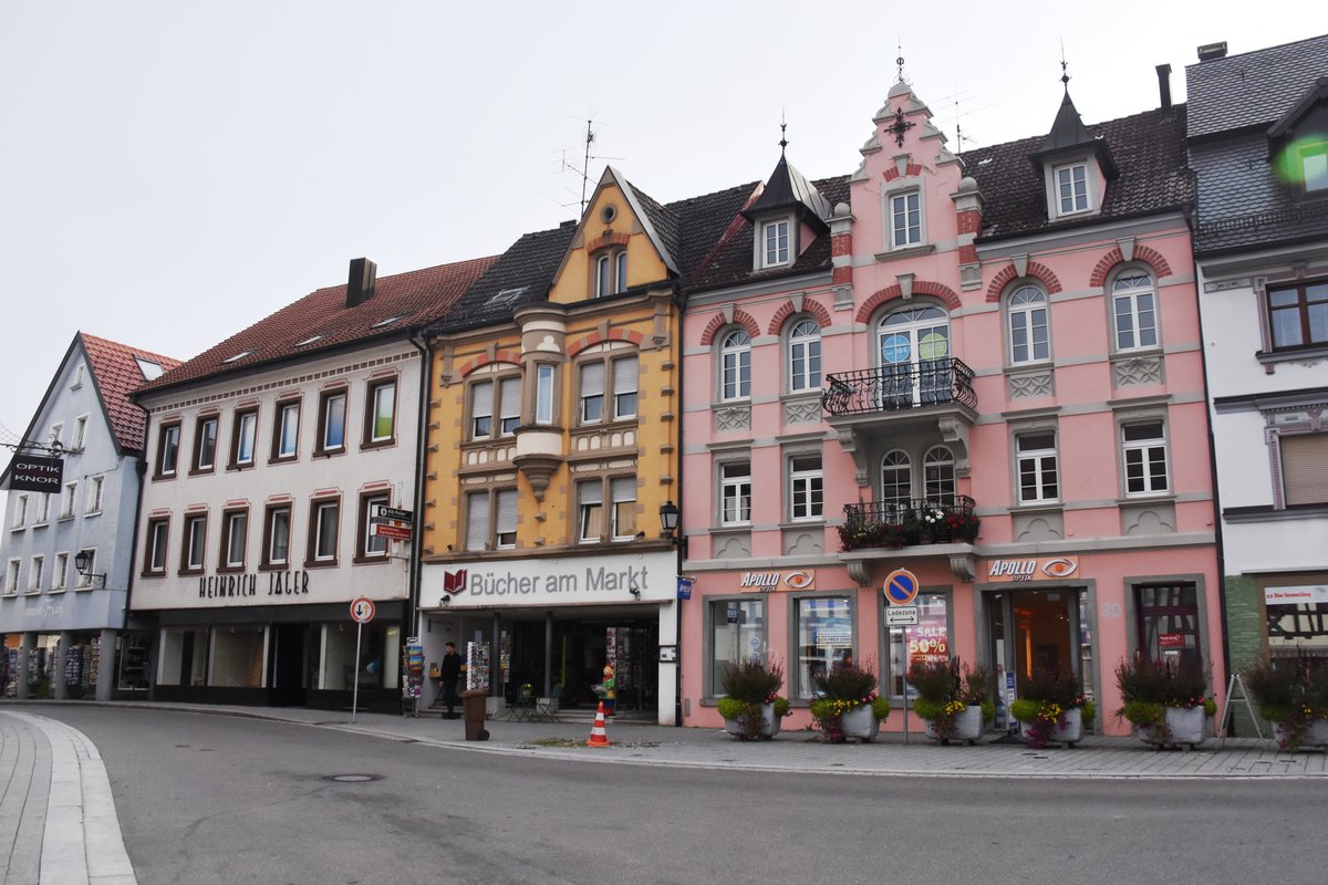 STOCKACH (Landkreis Konstanz), 23.10.2018, Huserfront an der Hauptstrae beim Marktplatz