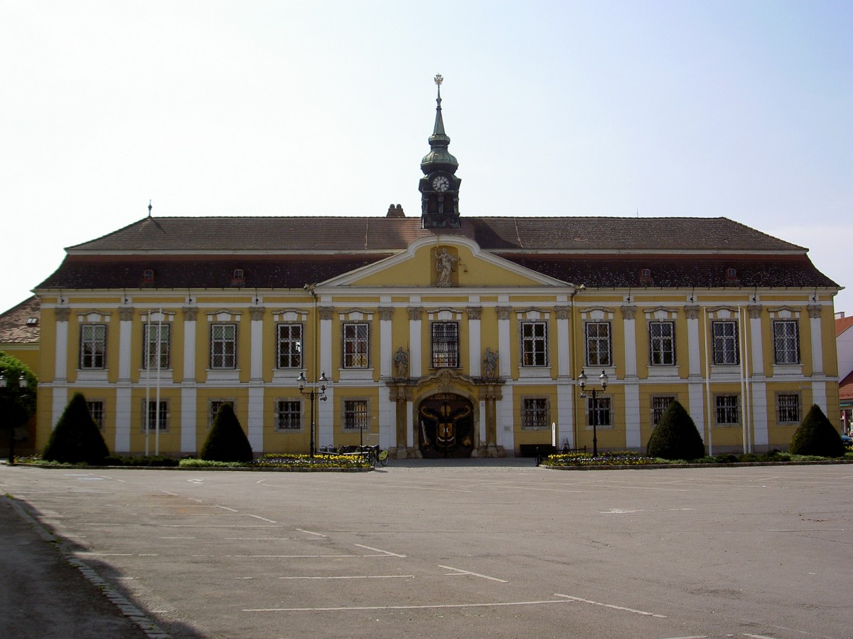 Stockerau, Rathaus, ehem. Puchheimsches Schlo mit barocker Fassade (19.04.2014)